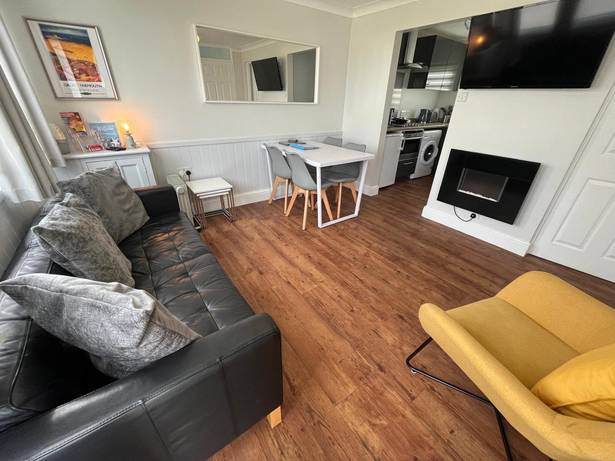 Beachcomber, Sunbeach, Scratby - Two Bed Chalet, Sleeps 4, Free Wi-Fi, Free Club Passes, Free Swimming And Pet Friendly 외부 사진